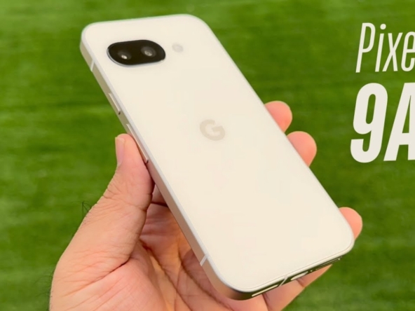 Google Pixel 9a स्मार्टफोन का फ्रंट और बैक व्यू, 13MP सेल्फी कैमरा और डुअल रियर कैमरा के साथ