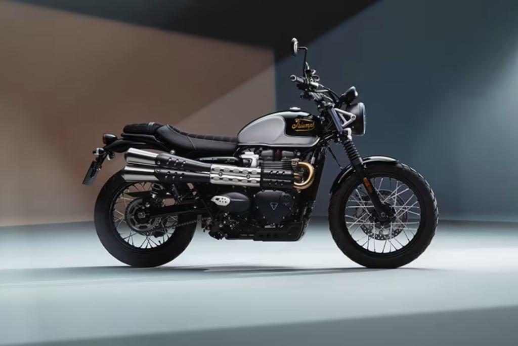 Triumph Scrambler 900 side view showcasing high-mounted dual exhaust and spoke wheels